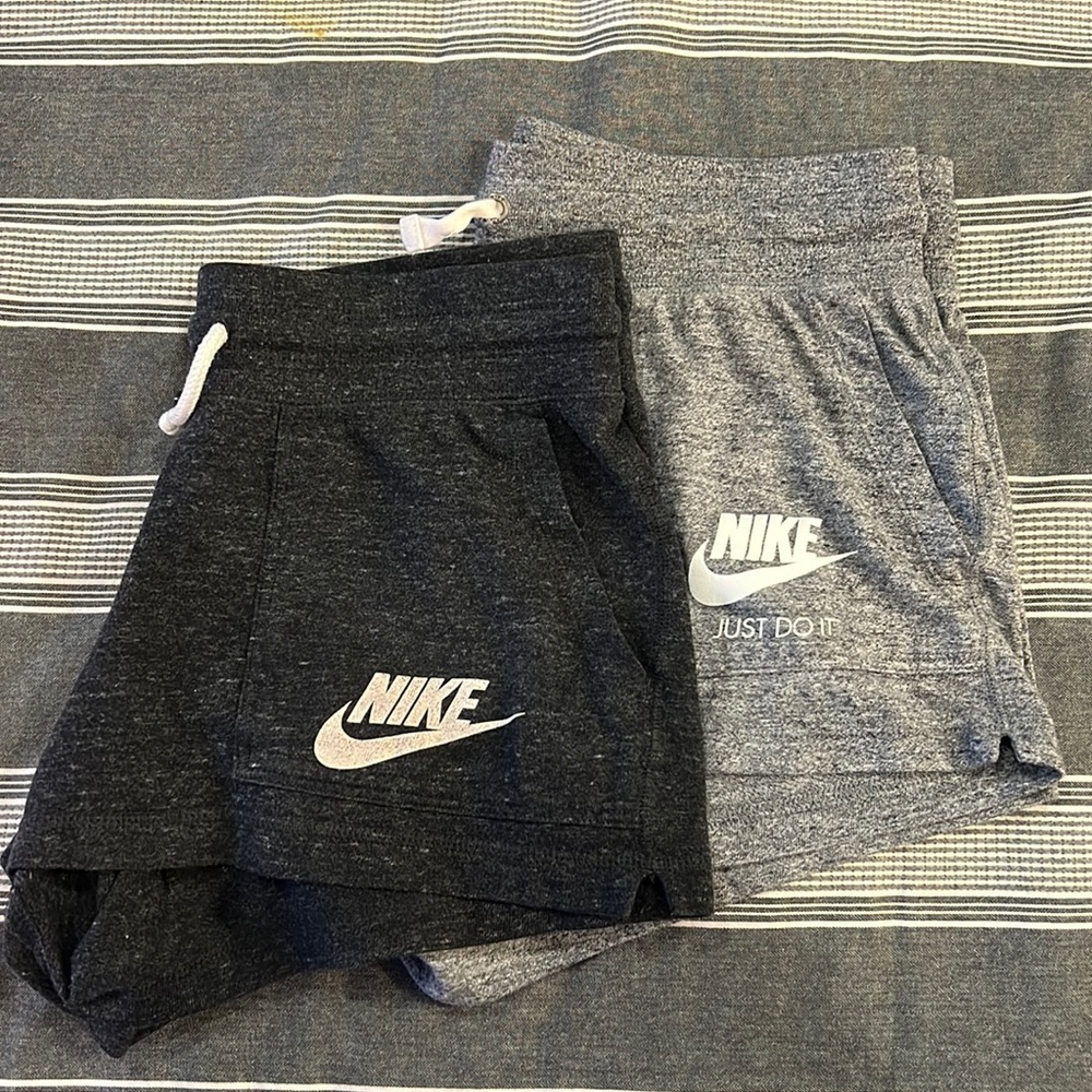 NIKE LOUNGE SHORTS